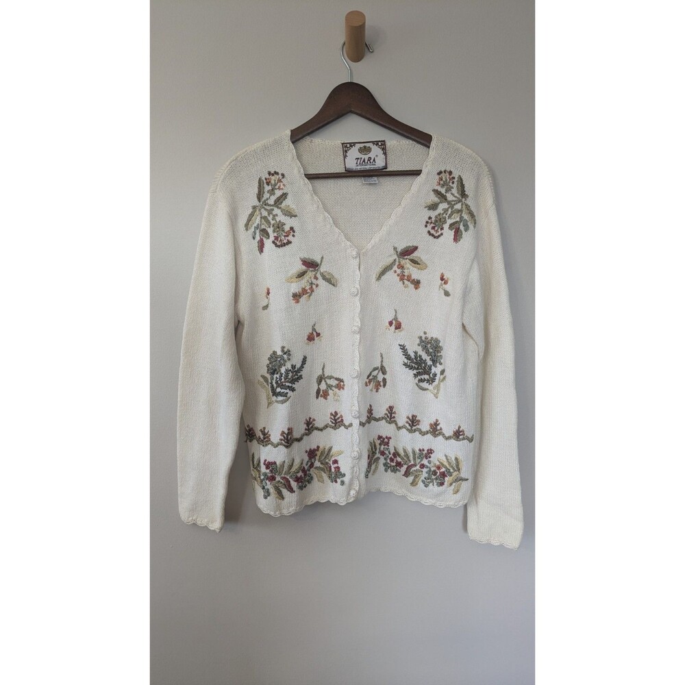 Vintage Tiara Womens Cardigan M Floral Embroidered Cottage Grandma Sweater Ivory